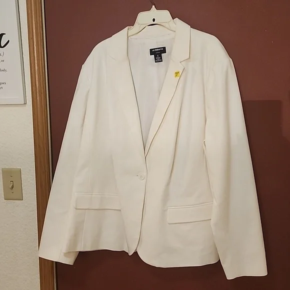 Blazer - Picture 2 of 3